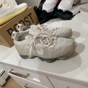 Nike VaporMax Flyknit Sneakers - Light Beige